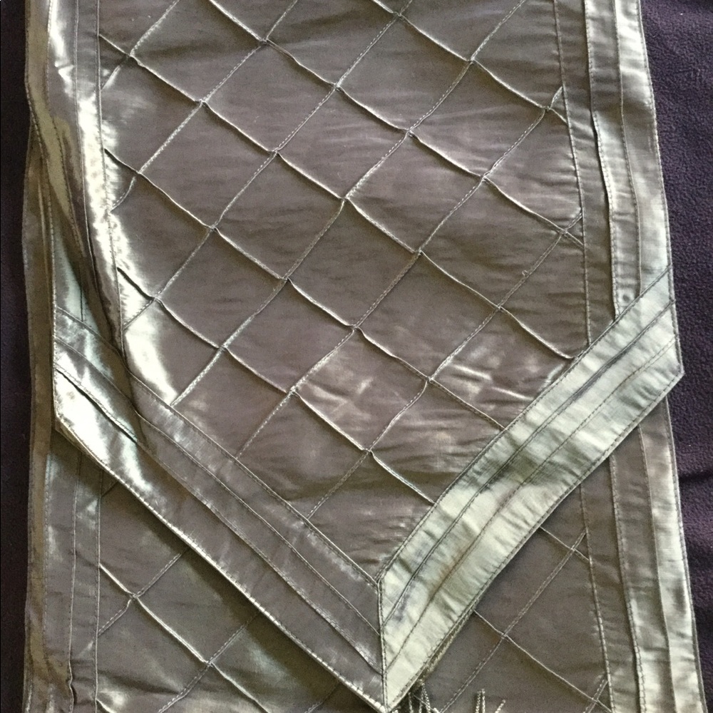 Table runners - Picture 8 of 8